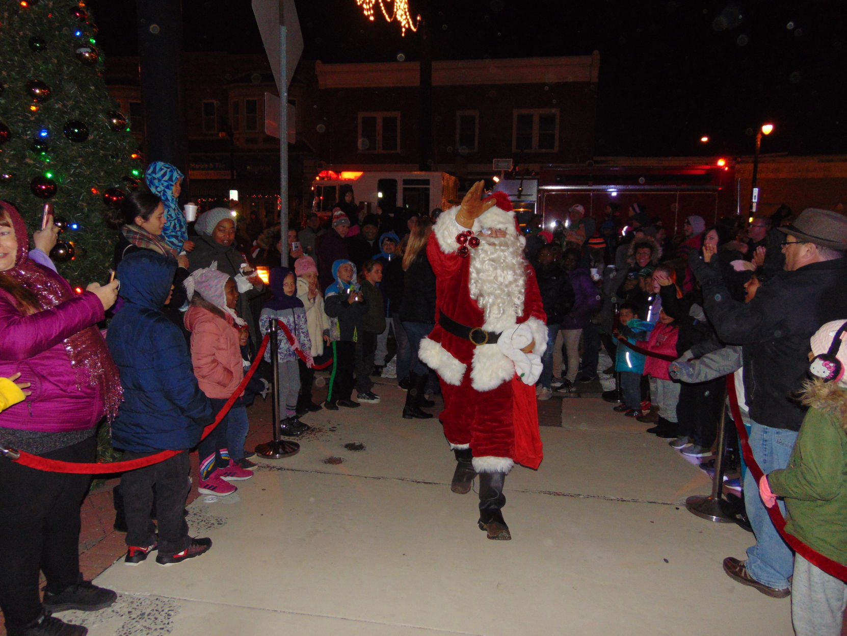 GAL EHC tree lighting 143a 1211-5